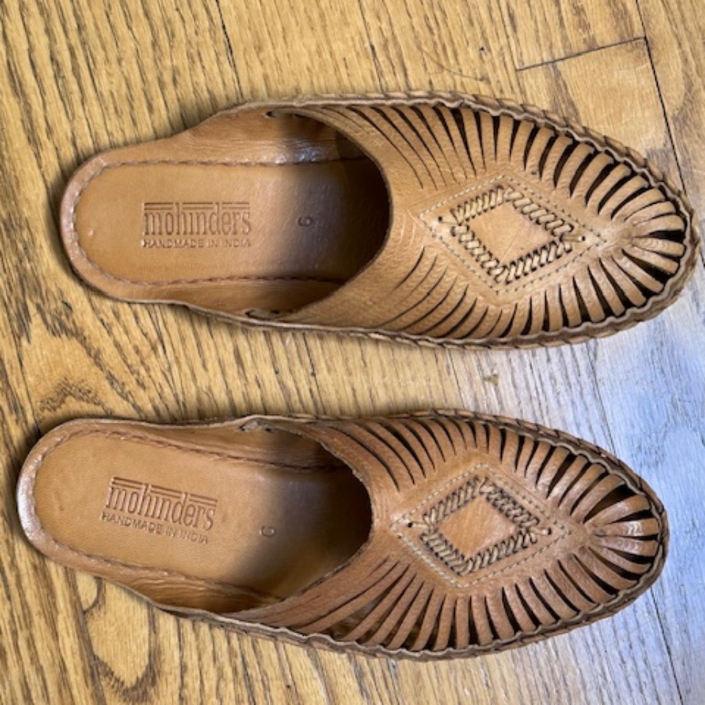 Mohinders Diamond Slide in Honey- women size 9